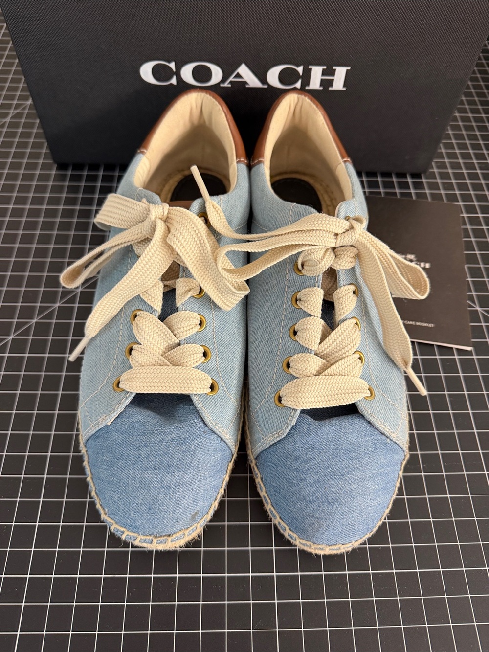 Great Condition Women Coach Sneakers Size 9. - Picture 2 of 11